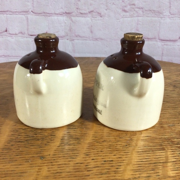 Vintage Bennington, Vermont Two-Tone Salt and Pepper Shaker Pair - Picture 3 of 6